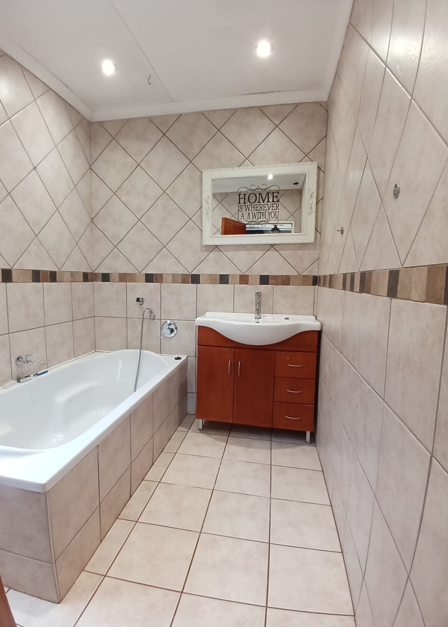 4 Bedroom Property for Sale in Vaalpark Free State